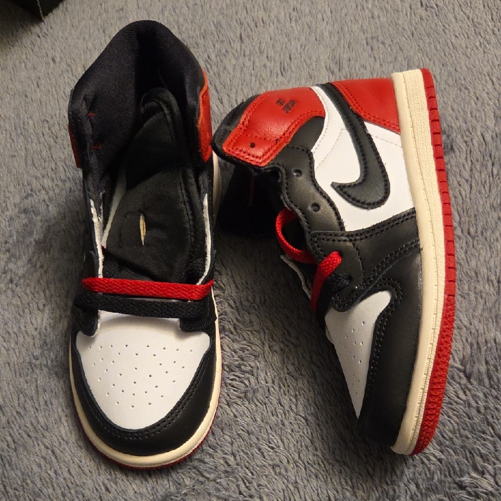 BNIB Jordan 1 Retro High OG